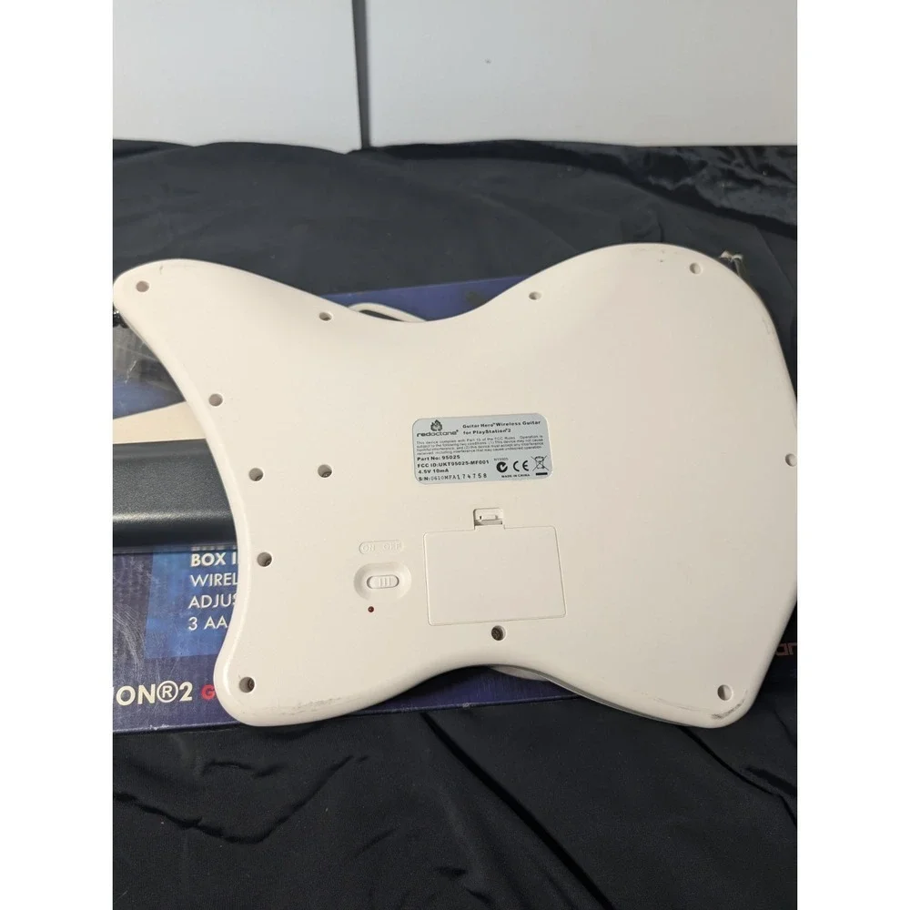 RedOctane Guitar Hero Wireless Controller PlayStation 2‎ PS2 95025 (No Dongle)